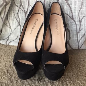 Size 7.5 Black Pumps